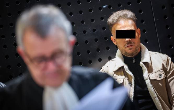Lawyer Frank Discepoli, defending P. Falzone and The accused Paolo Falzone pictured during the composition of the jury for the trial of P. and A. Falzone, at the Court of Appeal of Mons, on Thursday 23 April 2026. The trial of the two cousins concerns the 2022 tragedy in Strepy-Bracquegnies, where a car plowed into a carnival parade around 5:00. Six people died at the scene, and a seventh months later in the hospital. P. Falzone is charged with seven murder and 81 attempted murder. A. Falzone with failure to render aid to a person in danger.  VIRGINIExLEFOUR 171742601