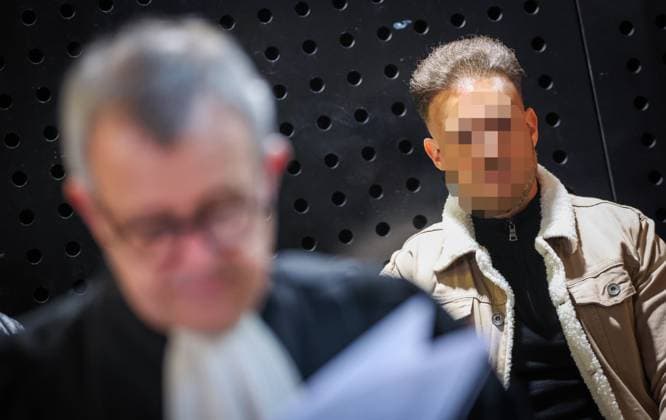 Lawyer Frank Discepoli, defending P. Falzone and The accused Paolo Falzone pictured during the composition of the jury for the trial of P. and A. Falzone, at the Court of Appeal of Mons, on Thursday 23 April 2026. The trial of the two cousins concerns the 2022 tragedy in Strepy-Bracquegnies, where a car plowed into a carnival parade around 5:00. Six people died at the scene, and a seventh months later in the hospital. P. Falzone is charged with seven murder and 81 attempted murder. A. Falzone with failure to render aid to a person in danger.  VIRGINIExLEFOUR 171744476