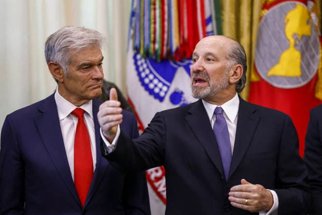 US President Donald Trump speaks during a Health Care Affordability event US Commerce Secretary Howard Lutnick (R), with Administrator of the Centers for Medicare & Medicaid Services Dr. Mehmet Oz (L), delivers remarks during a Health Care Affordability event in the Oval Office at the White House. Washington, DC, USA, 23 April 2026. WASHINGTON DISTRICT OF COLUMBIA United States  Copyright: xPool ABACAx