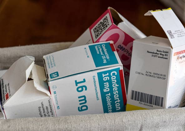 Various prescription-only tablets in a storage basket The federal government is seeking to reform the healthcare system The expenditure of statutory health insurance funds is growing faster than their expenditure The health insurance funds are to save billions, and the insured are to be asked to pay as well