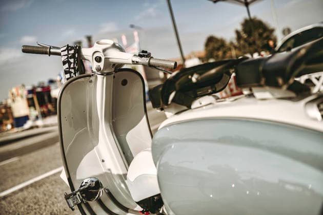 Rome, italy 10 september 2025: classic white and light blue vespa scooters parked on a sunny city street, evoking retro travel, italian style and freedom Vintage vespa scooters parked outdoors, celebrating classic lifestyle Copyright: xx 1470
