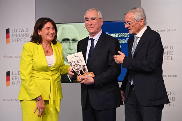Freedom Prize of the Media Laudator Dr Theo Waigel, CSU Honorary Chairman, former Federal Minister of Finance Dr Wolfgang Schuessel, former Federal Chancellor of the Republic of Austria, Christiane Goetz Weimer, Publisher WEIMER MEDIA GROUP Ludwig Erhard Summit from 28 30 04 2026 at Gut Kaltenbrunn am Tegernsee