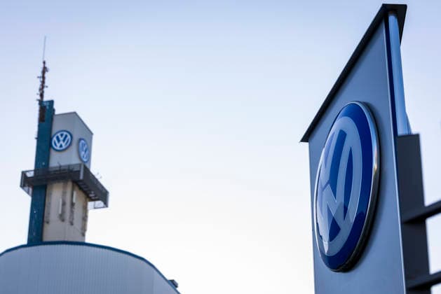 Volkswagen, Logo in front of the VW production site in Osnabrück on 22 04 2026 Volkswagen plant Osnabrück