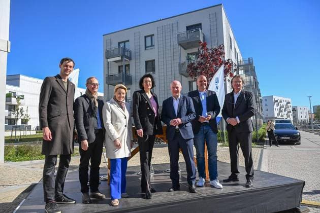 Official opening of Buckower Felder FOR EDITORIAL PURPOSES ONLY EDITORIAL USE ONLY p Official opening of Buckower Felder, with Kai Wegner Governing Mayor of Berlin Martin Hikel District Mayor of Neukölln Stephan Machulik State Copyright: MaurizioxGambarini doc85mjo5nb4s21hmmd2h5e ,EDITORIAL USE ONLY Copyright: MaurizioxGambarini
