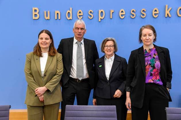 ABB BPK BUDGET Lisa Ditlmann, Germany DirectorDevelopment Organization ONE Michael Herbst, Board Member VENRO e V Marlehn Thieme, President Deutsche Welthungerhilfe e V Charlotte Becker, Chairwoman Oxfam Germany e V Topic Demands of development policy and humanitarian
