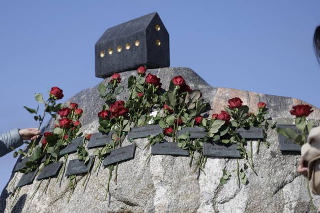 Commemoration after the helicopter accident at Turoyna in 2016 oygarden 20260429 In cooperation with Equinor, oygarden municipality arranged a commemoration of the 10th anniversary of the helicopter accident at Turoyna in 2016 The commemoration was held at the memorial stone erected near the accident site Photo Paul S Amundsen NTB oygarden Norge p7  Copyright: xPaulxS.xAmundsenx xNTBx