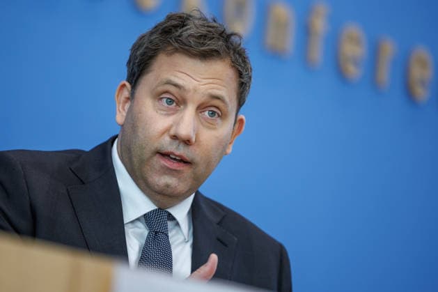 Federal Minister of Finance Lars Klingbeil at the Federal Press Conference Building Government draft on the 2027 budget parameters and the 2028 2030 financial plan Federal Minister of Finance Lars Klingbeil at the Federal Press Conference Building on 29 April 2026 in Berlin Berlin Berlin Germany Federal Press Conference Building