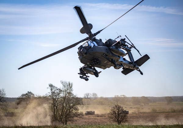 REVINGEHED 2026 04 29 Dutch Boeing AH 64 Apache attack helicopters advance together with Swedish tracked vehicles of the type Bandvagn 208 bv 208 at the combat display during Wednesdays press day for the military exe  Copyright: xJohanxNilssonx xTTx MILITÄRÖVNINGEN AURORA 26 REVINGEHED UfE0yfCDKGM