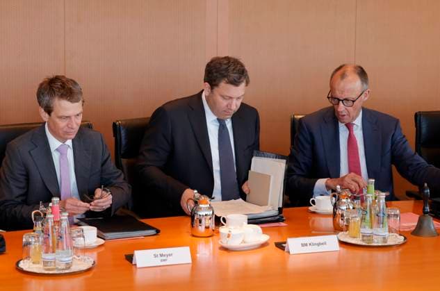 State Secretary Steffen Meyer, BMF, Lars Klingbeil SPD , Federal Minister of Finance, Vice-Chancellor and SPD Federal Chairman, Friedrich Merz, Federal Chancellor , Germany, Berlin, Federal Chancellery, At its 42nd meeting on 29 April 2026, the Federal Cabinet will discuss, among other things, t