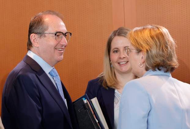 Alexander Dobrindt CSU , Federal Minister of the Interior, Verena Hubertz, Federal Minister of Housing, Urban Development and Construction, Dr Stefanie Hubig, Federal Minister of Justice and Consumer Protection, Germany, Berlin, Federal Chancellery, At i