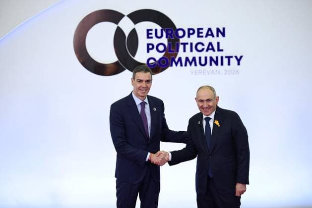8th European Political Community summit in Yerevan YEREVAN, ARMENIA - MAY 4: (----EDITORIAL USE ONLY - MANDATORY CREDIT - EPC ARMENIA HANDOUT - NO MARKETING NO ADVERTISING CAMPAIGNS - DISTRIBUTED AS A SERVICE TO CLIENTS----) Armenia s Prime Minister Nikol Pashinyan welcomes Spain s Prime Minister Pedro Sanchez during the 8th European Political Community (EPC) summit in Yerevan, Armenia on May 4, 2026. EPC Armenia Anadolu Yerevan Armenia. Editorial use only. Please get in touch for any other usage.  Copyright: x2026xAnadoluxEPCxArmeniax
