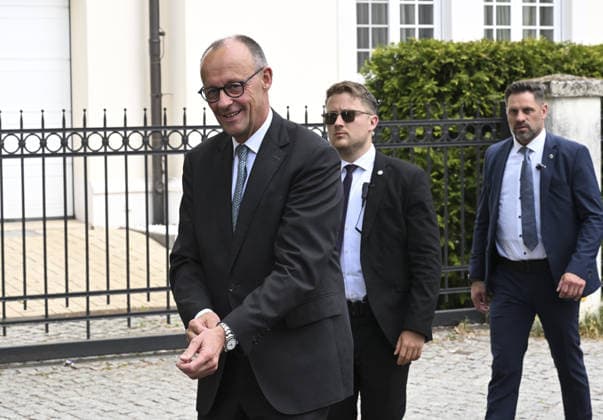 The CDU Executive Board meeting at the Chabad Synagogue in Berlin BERLIN, GERMANY - MAY 04: German Chancellor Friedrich Merz is welcomed by Rabbi Yehuda Teichtal ahead of executive board meeting of the CDU, the ruling party in Germany, at the Chabad Synagogue in Berlin, Germany on May 04, 2026. Halil Sagirkaya Anadolu Berlin Germany. Editorial use only. Please get in touch for any other usage.  Copyright: x2026xAnadoluxHalilxSagirkayax