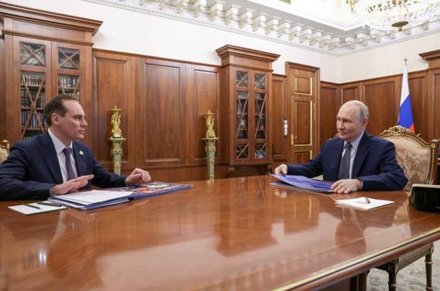 Russia Putin 9157617 04.05.2026 Russian President Vladimir Putin meets with Head of the Republic of Mordovia Artem Zdunov, left, at the Kremlin in Moscow, Russia. Mikhail Metzel Sputnik Moscow Russia  Copyright: xMikhailxMetzelx