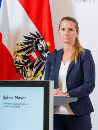 20260504 Lagebericht zum Verfassungsschutz mit dem Innenminister WIEN, OESTERREICH - MAI 4: Direktorin Sylvia Mayer (Direktion Staatsschutz und Nachrichtendienst) beim Lagebericht - zum Verfassungsschutz mit dem Innenminister im Bundesministerium fuer Inneres am 4. Mai 2026 in Wien, Oesterreich. 260504_SEPA_10_002 Copyright: xMichaelxIndrax SEPAxMedia