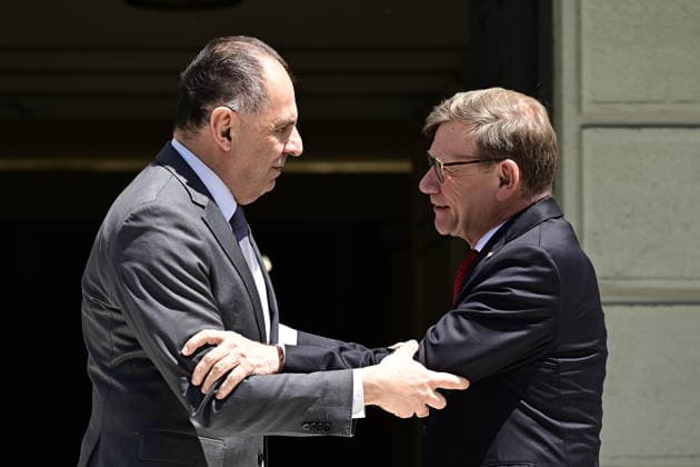 German Foreign Minister Wadephul visits Athens -Greek Foreign Minister Giorgos Gerapetritis (L) welcomes the Foreign Minister of Germany Johann Wadephul Â® in Athens, Greece, 04 May 2026. IMAGO ONE INCH PRODUCTIONS ATHENS Greece Copyright: xOnexInchxProductionsx 6958159