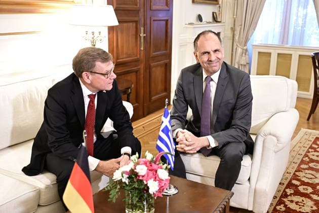German Foreign Minister Wadephul visits Athens -Greek Foreign Minister Giorgos Gerapetritis (R) talks with the Foreign Minister of Germany Johann Wadephul (L) in Athens, Greece, 04 May 2026. IMAGO ONE INCH PRODUCTIONS ATHENS Greece Copyright: xOnexInchxProductionsx 6958191