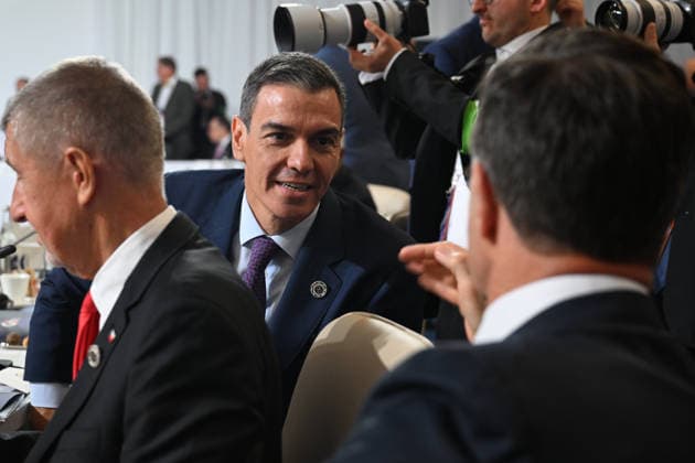 Pedro Sánchez attends the European Political Community Meeting The President of the Spanish Government, Pedro Sánchez c , during the European Political Community Meeting, May 4, 2026, in Yerevan Armenia The eighth meeting of the European Political Community brings together leaders from across the continent in Yerevan Armenia under the theme Building Future Unity and Stability in Europe to discuss how to cooperate more closely and coordinate measures to strengthen democratic resilience, boost connectivity and reinforce economic and energy security 04 MAY 2026 Pool Moncloa Borja Puig de la Bellacasa 04 05 2026 Yerevan Armenia Yerevan Armenia Espana  Copyright: xPoolxMoncloa BorjaxPuigxdexlaxBex 7497437