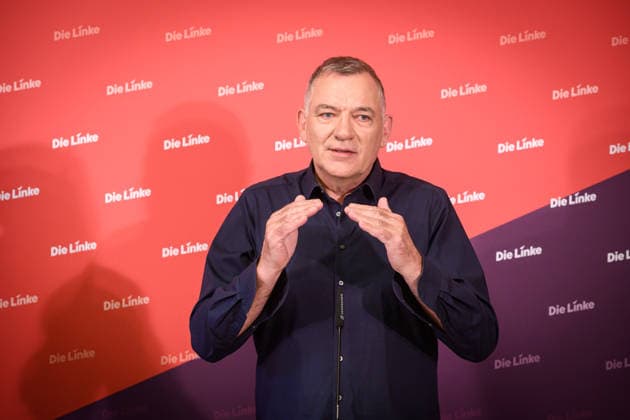 Berlin, Press conference Die Linke with Jan van Aken Press conference of the party Die Linke with Jan van Aken Co Chairman Die Linke on current political issues on 04 05 2026 at Karl Liebknecht Haus in Berlin Berlin Karl Liebknecht Haus Berlin Germany