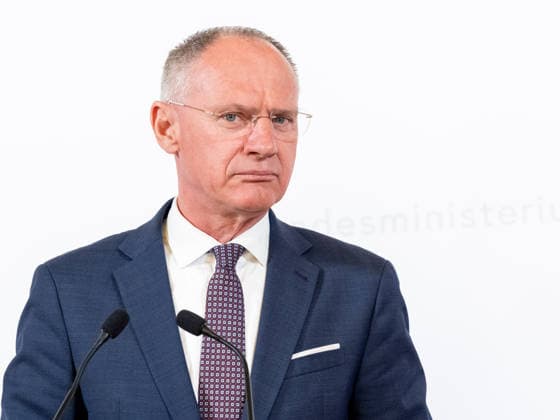20260504 Lagebericht zum Verfassungsschutz mit dem Innenminister WIEN, OESTERREICH - MAI 4: Bundesminister fuer Inneres Gerhard Karner (OeVP) beim Lagebericht - zum Verfassungsschutz mit dem Innenminister im Bundesministerium fuer Inneres am 4. Mai 2026 in Wien, Oesterreich. 260504_SEPA_10_020 Copyright: xMichaelxIndrax SEPAxMedia