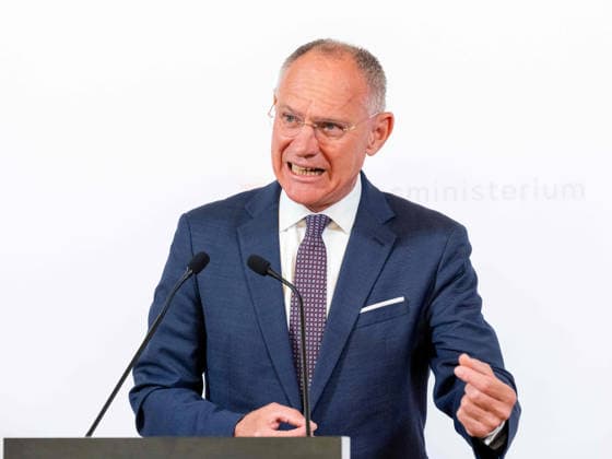 20260504 Lagebericht zum Verfassungsschutz mit dem Innenminister WIEN, OESTERREICH - MAI 4: Bundesminister fuer Inneres Gerhard Karner (OeVP) beim Lagebericht - zum Verfassungsschutz mit dem Innenminister im Bundesministerium fuer Inneres am 4. Mai 2026 in Wien, Oesterreich. 260504_SEPA_10_025 Copyright: xMichaelxIndrax SEPAxMedia