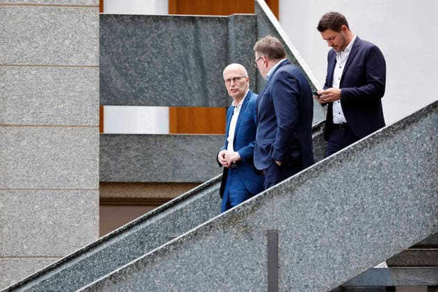 Politician Dr. Peter Tschentscher SPD , Lord Mayor of Hamburg, and politician Torsten Burmester SPD , Lord Mayor of Cologne, at a joint meeting in Cologne City Hall Both cities want to work better together in future Cologne, 04 05 2026 NRW Germany Copyright: xChristophxHardtx