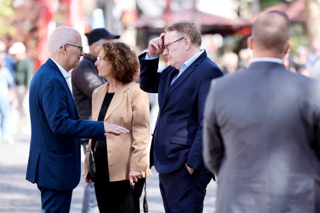 Politiker Dr. Peter Tschentscher (SPD), Oberbürgermeister von Hamburg, und Politiker Torsten Burmester (SPD), Oberbürgermeister von Köln, bei einem gemeinsamen Treffen im Rathaus Köln. Beide Städte wollen künftig besser zusammenarbeiten. Köln, 04.05.2026 NRW Deutschland Copyright: xChristophxHardtx