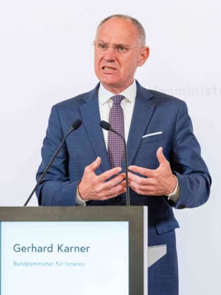 20260504 Lagebericht zum Verfassungsschutz mit dem Innenminister WIEN, OESTERREICH - MAI 4: Bundesminister fuer Inneres Gerhard Karner (OeVP) beim Lagebericht - zum Verfassungsschutz mit dem Innenminister im Bundesministerium fuer Inneres am 4. Mai 2026 in Wien, Oesterreich. 260504_SEPA_10_006 Copyright: xMichaelxIndrax SEPAxMedia