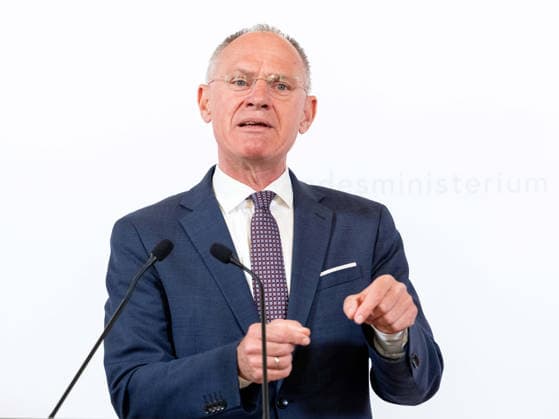 20260504 Lagebericht zum Verfassungsschutz mit dem Innenminister WIEN, OESTERREICH - MAI 4: Bundesminister fuer Inneres Gerhard Karner (OeVP) beim Lagebericht - zum Verfassungsschutz mit dem Innenminister im Bundesministerium fuer Inneres am 4. Mai 2026 in Wien, Oesterreich. 260504_SEPA_10_017 Copyright: xMichaelxIndrax SEPAxMedia