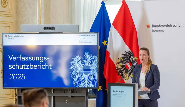 20260504 Lagebericht zum Verfassungsschutz mit dem Innenminister WIEN, OESTERREICH - MAI 4: Direktorin Sylvia Mayer (Direktion Staatsschutz und Nachrichtendienst) beim Lagebericht - zum Verfassungsschutz mit dem Innenminister im Bundesministerium fuer Inneres am 4. Mai 2026 in Wien, Oesterreich. 260504_SEPA_10_024 Copyright: xMichaelxIndrax SEPAxMedia