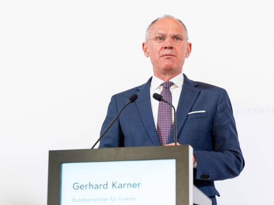 20260504 Lagebericht zum Verfassungsschutz mit dem Innenminister WIEN, OESTERREICH - MAI 4: Bundesminister fuer Inneres Gerhard Karner (OeVP) beim Lagebericht - zum Verfassungsschutz mit dem Innenminister im Bundesministerium fuer Inneres am 4. Mai 2026 in Wien, Oesterreich. 260504_SEPA_10_003 Copyright: xMichaelxIndrax SEPAxMedia