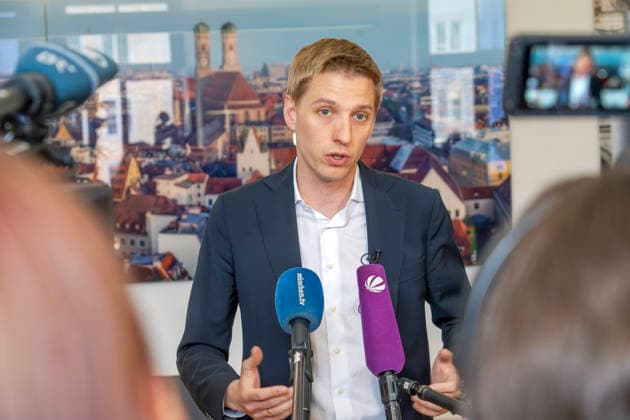 Dominik Krause, DIE GRÜNEN, new mayor of Munich, first day in office in the new mayors office in the town hall, gives press interviews, Munich, May 4, 2026 Germany, Munich, Dominik Krause, DIE GRÜNEN, new mayor of Munich, first day in office in the new mayors office in the town hall, rece
