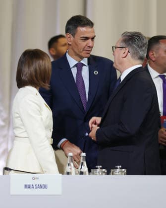 Prime Minister Keir Starmer attends EPC Summit in Armenia 04 05 2026. Yerevan, Armenia. Prime Minister Keir Starmer meets Pedro Sanchez, Prime Minister of Spain and Maia Sandu, President of Moldova during the European Political Community (EPC) Summit., Credit:Lauren Hurley Avalon Armenia, Yerevan, Yerevan  Copyright: xLaurenxHurleyx xAvalonx 1096459727