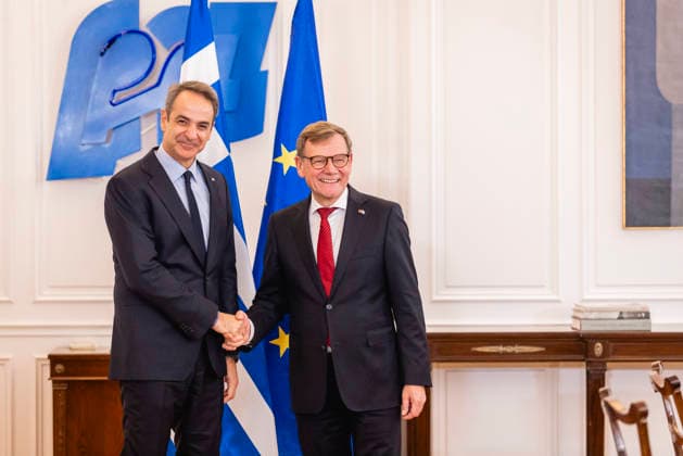 R L Johann Wadephul CDU , Federal Foreign Minister, and Kyriakos Mitsotakis, Prime Minister of Greece, taken during a meeting in Athens, 04 05 2026 Photographed on behalf of the Federal Foreign Office Athens Greece Copyright: xJulianexSonntag AAx