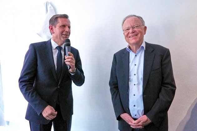 Olaf Lies and Stephan Weil at the unveiling of the portrait of former Minister President Stephan Weil in the ancestral gallery of the State Chancellery of Lower Saxony in Hanover, 04 05 2026 Foto:xU.xStammx xFuturexImagex weil_6502