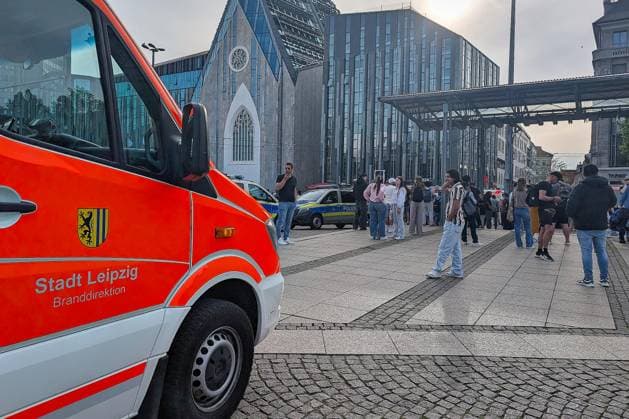 Leipzig, Saxony, Germany, 04 05 2026 Car drives into crowd in Leipzig The incident took place on Grimmaische Straße in the city center, the area between Augustusplatz and Ritterstraße was cordoned off Copyright: xdtsxNachrichtenagenturx dts_117548