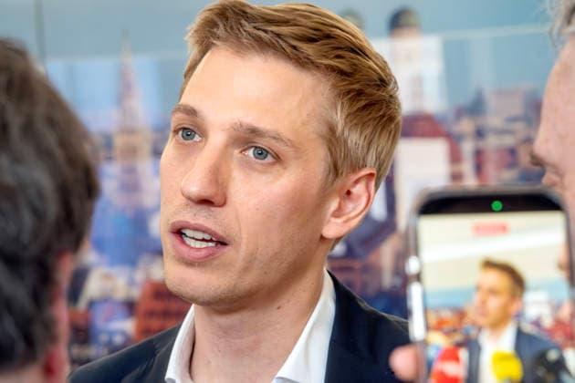 Dominik Krause, DIE GRÜNEN, new mayor of Munich, first day in office in the new mayors office in the town hall, gives press interviews, Munich, May 4, 2026 Germany, Munich, Dominik Krause, DIE GRÜNEN, new mayor of Munich, first day in office in the new mayors office in the town hall, rece