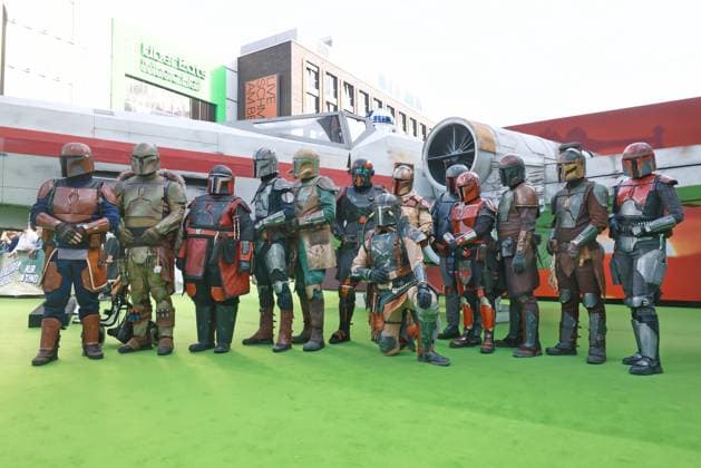Star Wars Mandalorian and Grogu walking caracters of the series on the green carpet fan event for Star Wars Mandalorian and Grogu, Uber Platz, Berlin Date 04 05 2026 Copyright: xEventpress Kratschx