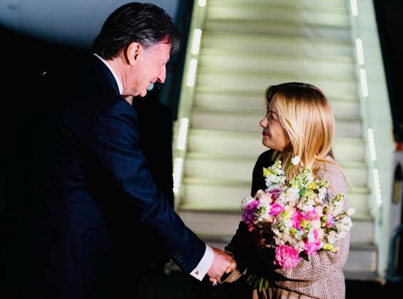 May 4, 2026, Yerevan, Rome, Armenia: Prime Minister Giorgia Meloni with the Italian Ambassador to Armenia, Alessandro Ferranti, upon her arrival in Yerevan for the 8th Summit of the European Political Community in Yerevan, 04 05 2026 Yerevan Armenia  - ZUMAa289 20260504_zia_a289_175 Copyright: xChigixPressxOfficex