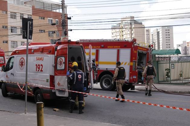 RECORD DATE NOT STATED Small plane crashes and hits building in the Silveira neighborhood in Belo Horizonte. Belo Horizonte (MG), 04 05 2026 - A small plane crashed and hit a building in the Silveira neighborhood, in the city of Belo Horizonte, capital of Minas Gerais, on the afternoon of this Monday (May 4). According to the fire department, there were five occupants on board the aircraft, the pilot who is trapped in the wreckage and other people in serious condition. There is still the possibility of a fifth victim at the scene.(Foto: Diego Tavares Thenews2 imago images) Small plane crashes and hits building in the Silveira neighborhood in Belo Horizonte.  Copyright: xDiegoxTavaresx