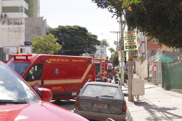 RECORD DATE NOT STATED Small plane crashes and hits building in the Silveira neighborhood in Belo Horizonte. Belo Horizonte (MG), 04 05 2026 - A small plane crashed and hit a building in the Silveira neighborhood, in the city of Belo Horizonte, capital of Minas Gerais, on the afternoon of this Monday (May 4). According to the fire department, there were five occupants on board the aircraft, the pilot who is trapped in the wreckage and other people in serious condition. There is still the possibility of a fifth victim at the scene.(Foto: Diego Tavares Thenews2 imago images) Small plane crashes and hits building in the Silveira neighborhood in Belo Horizonte.  Copyright: xDiegoxTavaresx