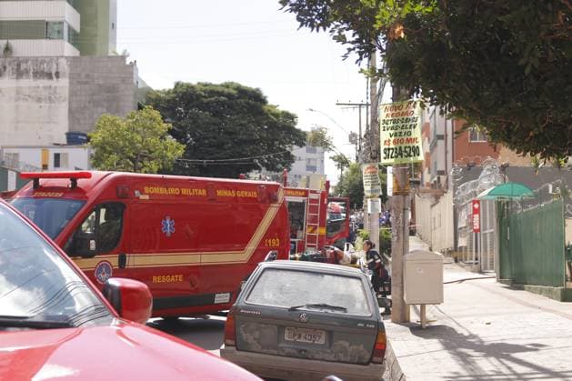 RECORD DATE NOT STATED Small plane crashes and hits building in the Silveira neighborhood in Belo Horizonte. Belo Horizonte (MG), 04 05 2026 - A small plane crashed and hit a building in the Silveira neighborhood, in the city of Belo Horizonte, capital of Minas Gerais, on the afternoon of this Monday (May 4). According to the fire department, there were five occupants on board the aircraft, the pilot who is trapped in the wreckage and other people in serious condition. There is still the possibility of a fifth victim at the scene.(Foto: Diego Tavares Thenews2 imago images) Small plane crashes and hits building in the Silveira neighborhood in Belo Horizonte.  Copyright: xDiegoxTavaresx