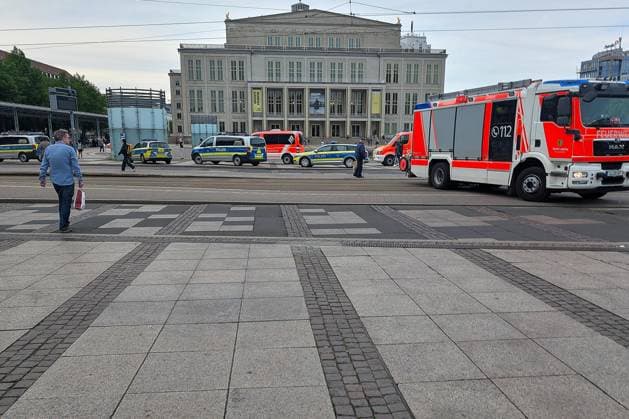 Leipzig, Saxony, Germany, 04 05 2026 Car drives into crowd in Leipzig The incident took place on Grimmaische Straße in the city center, the area between Augustusplatz and Ritterstraße was cordoned off Copyright: xdtsxNachrichtenagenturx dts_117558
