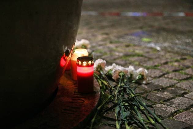 Leipzig, Saxony, Germany, 04 05 2026 Car drives into crowd in Leipzig The incident took place on Grimmaische Straße in the city center, the area between Augustusplatz and Ritterstraße was cordoned off Candles near the crime scene Copyright: xdtsxNachrichtenagenturx dts_117584