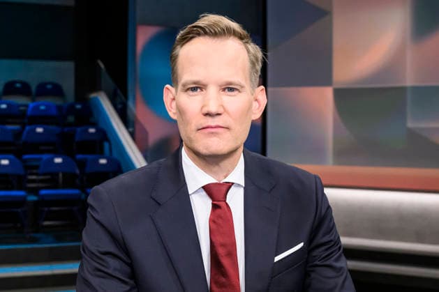 in the picture from l Hendrik Streeck CDU health politician, Federal Government Commissioner for Drugs and University Professor, GER, Berlin, hart aber fair Polittalk, TV, format, with presenter Louis Klamroth, Das Erste, Das Thema Teuer und nur Mittelmaß Was läuft schief bei Ärzten, Kliniken und Kassen 04 05 2026, Copyright: HMBxMedia UwexKoch
