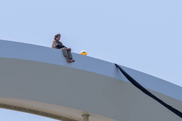 May 4, 2026, Washington, District Of Columbia, USA: GUIDO REICHSTADTER remains atop the Frederick Douglass Memorial Bridge after climbing the structure, where he has been for approximately 78 hours as of Monday evening. Washington USA - ZUMAk206 20260504_znp_k206_018 Copyright: xMattxKaminskyx