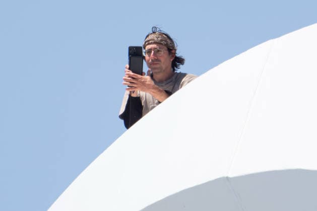 May 4, 2026, Washington, District Of Columbia, USA: GUIDO REICHSTADTER remains atop the Frederick Douglass Memorial Bridge after climbing the structure, where he has been for approximately 78 hours as of Monday evening. Washington USA - ZUMAk206 20260504_znp_k206_019 Copyright: xMattxKaminskyx