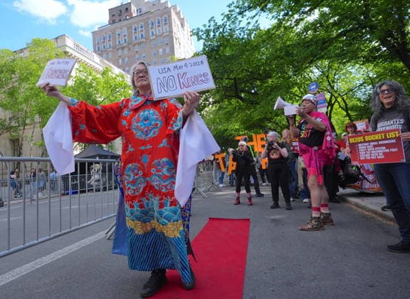 People protest the Met Gala, outside the Met Museum in New York City NEW YORK CITY, UNITED STATES - MAY 04: Protesters staged a Resistance Red Carpet protest on Fifth Avenue outside the Met Museum against the Bezos-sponsored Met Gala, on May 4, 2026, in New York City, U.S. Selcuk Acar Anadolu New York United States. Editorial use only. Please get in touch for any other usage.  Copyright: x2026xAnadoluxSelcukxAcarx
