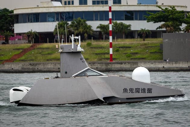 May 5, 2026, Kaohsiung City, Kaohsiung City, Taiwan: Taiwans first indigenous defense submarine the SS-711 Narwhal set sail from Kaohsiung Harbor on Tuesday morning to begin its 7th critical submerged testing phase In a significant display of integrated naval technology the submarine was accompanied by the T-38 Endeavor Manta a domestically developed Unmanned Surface Vessel USV Kaohsiung City Taiwan - ZUMAh198 20260505_zip_h198_007 Copyright: xCheng-ChiaxHuangx