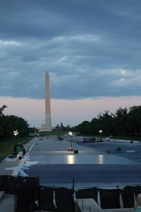 WASHINGTON, D.C. MAY 4: View of the Lincoln Memorial Reflecting Pool makeover as workers paint the bottom of the pool ˜American flag blue™ on orders of President Trump on May 4, 2026 in Washington, D.C. Copyright: xmpi34x