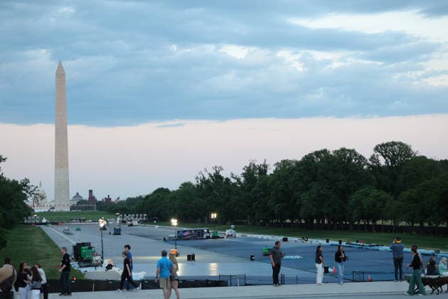 WASHINGTON, D.C. MAY 4: View of the Lincoln Memorial Reflecting Pool makeover as workers paint the bottom of the pool ˜American flag blue™ on orders of President Trump on May 4, 2026 in Washington, D.C. Copyright: xmpi34x